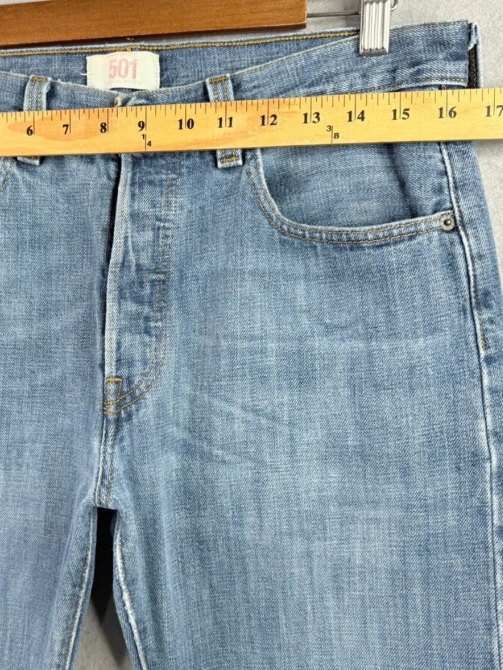 Levi’s 501 Jeans Mens 32x31 Blue Medium Wash Straight Leg Button Fly Denim - Picture 5 of 9